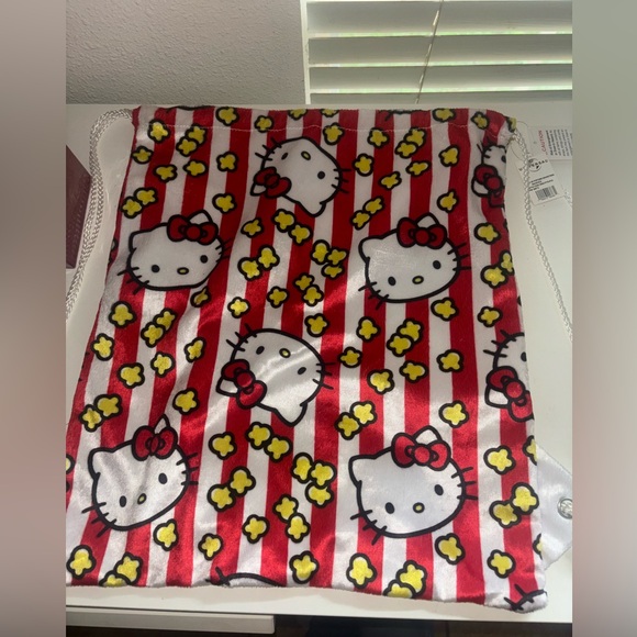 Hello Kitty Universal Studios Popcorn 🍿 Red and White Drawstring Bag Nwt rare - Picture 1 of 2